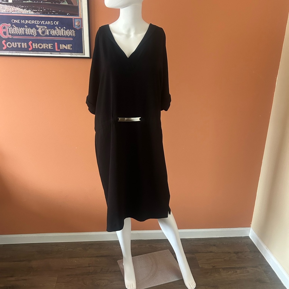 GERARD DAREL elegant black v-necked sheath style dress